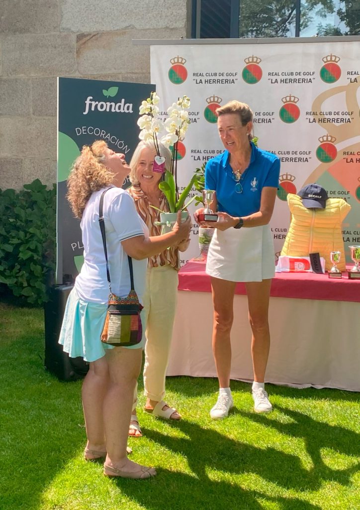 MES DE LA MUJER GOLFISTA 11 11 1