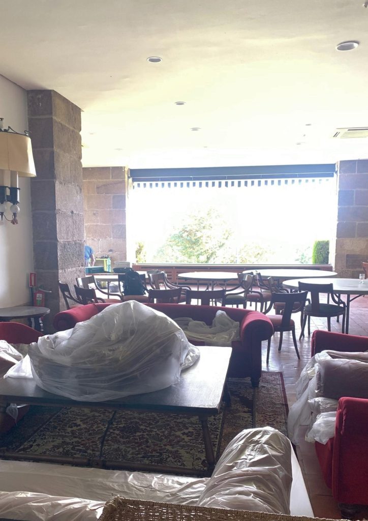 NUEVOS VENTANALES EN LA CAFETERÍA Y EL RESTAURANTE 1 2 obras ventanas